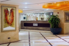 الإستقبال-في-فندق-أبراج-الكسوة-مكة-المكرمة-حي-التيسير-ضمن-عروض-شركات-السياحة-للعمرة-2023