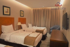 غرفة-ثلاثية-في-فندق-الماسة-جراند-اجياد-مكة-المكرمة-عروض-شركات-السياحة-للعمرة-2023