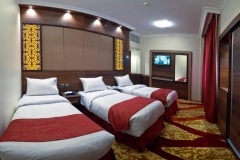 الغرفة-الثلاثية-في-فندق-ديار-السلام-المدينة-المنورة-ضمن-فنادق-عروض-العمرة-1444